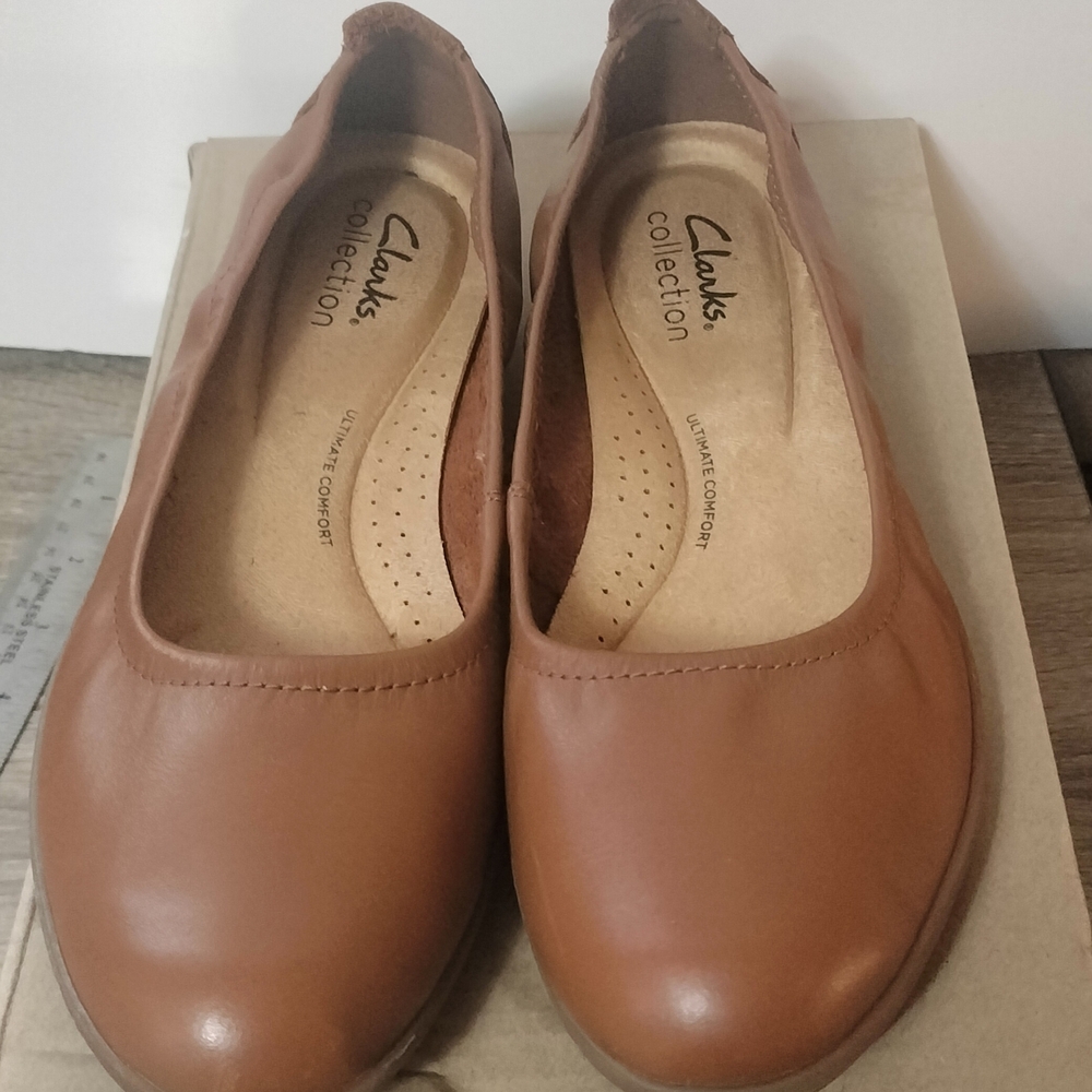Clarks Collection Women's Tan Leather Ballet Flats